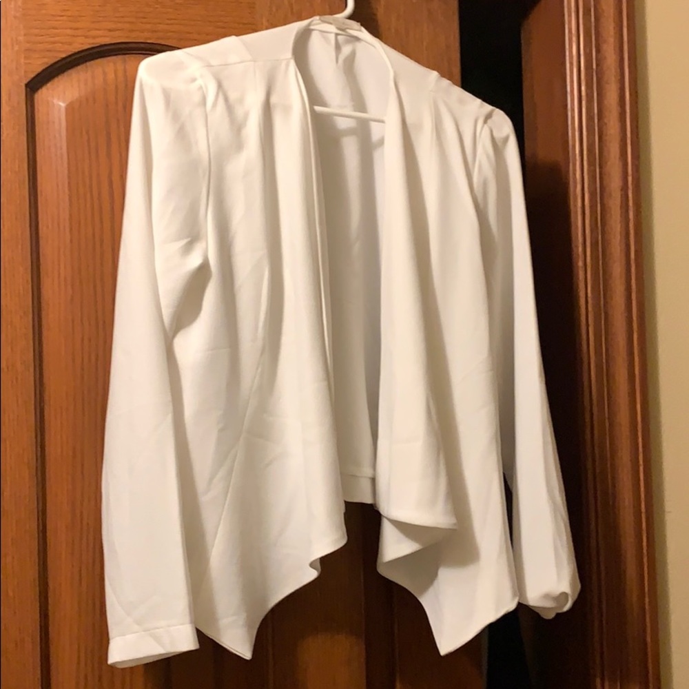 Monteau white flowy cardigan
